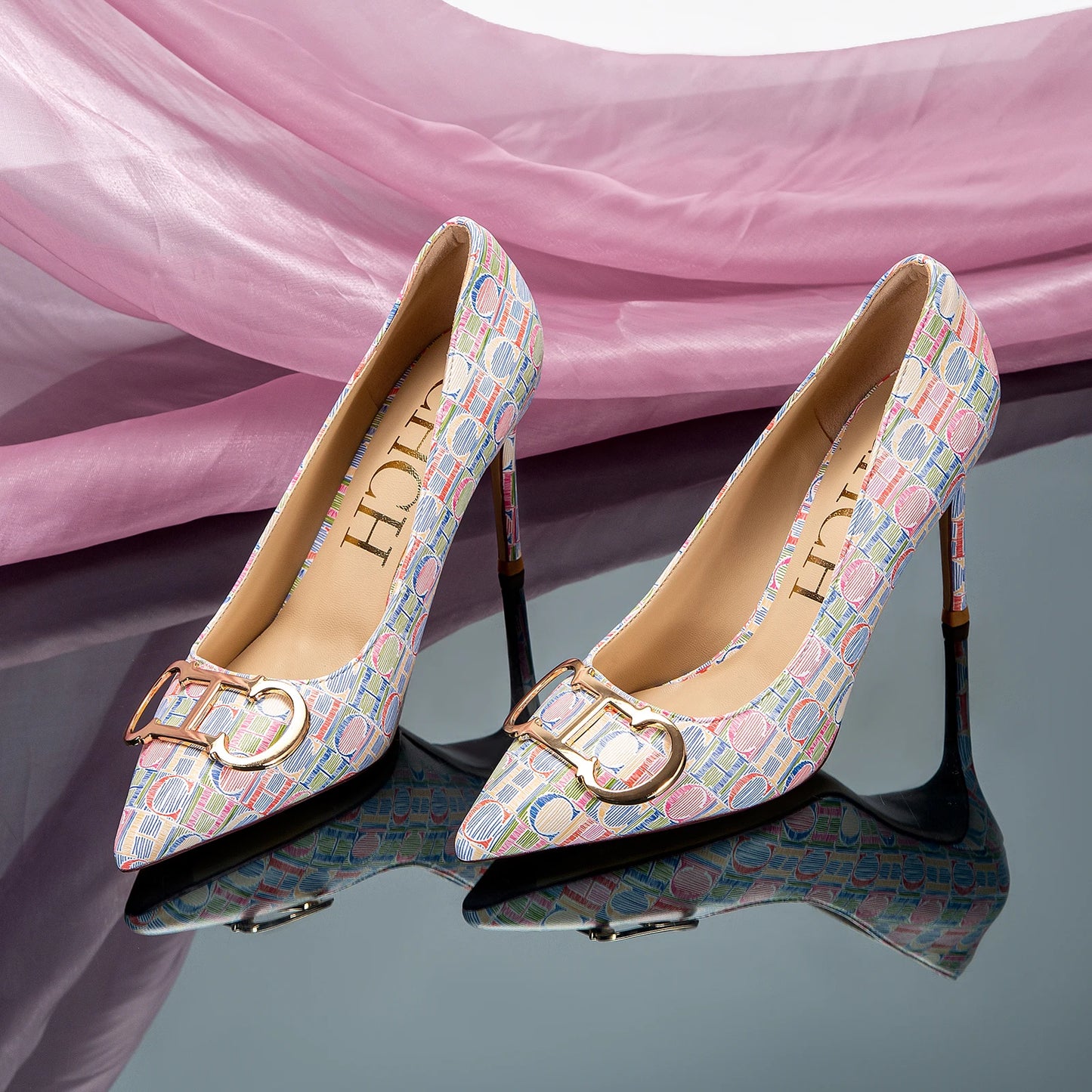 Women’s Letter-Printed Pumps