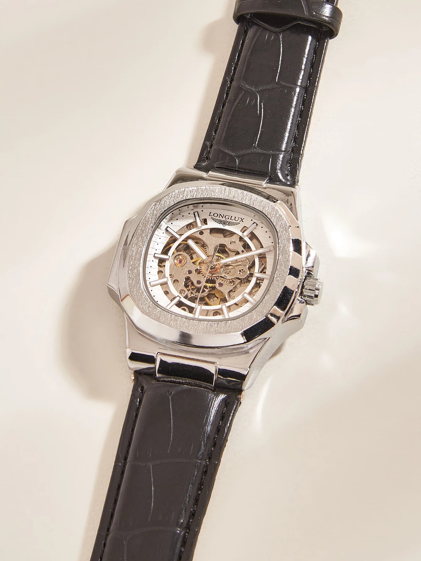 Simple Leather Strap Timepiece