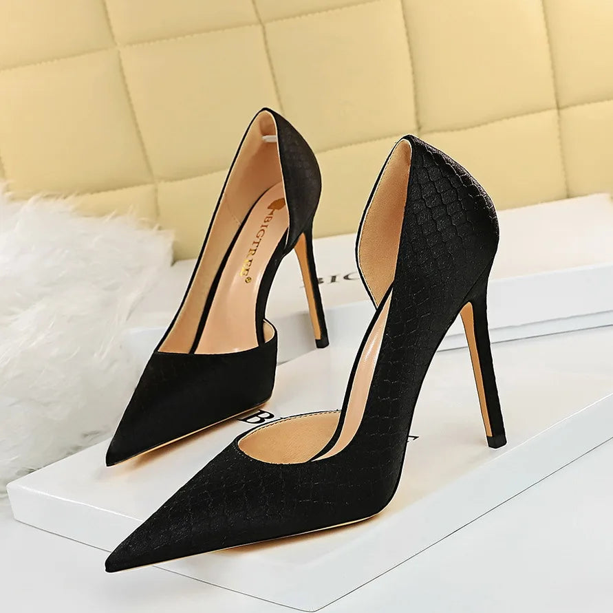Sexy Slim Hollow-Out Shoes