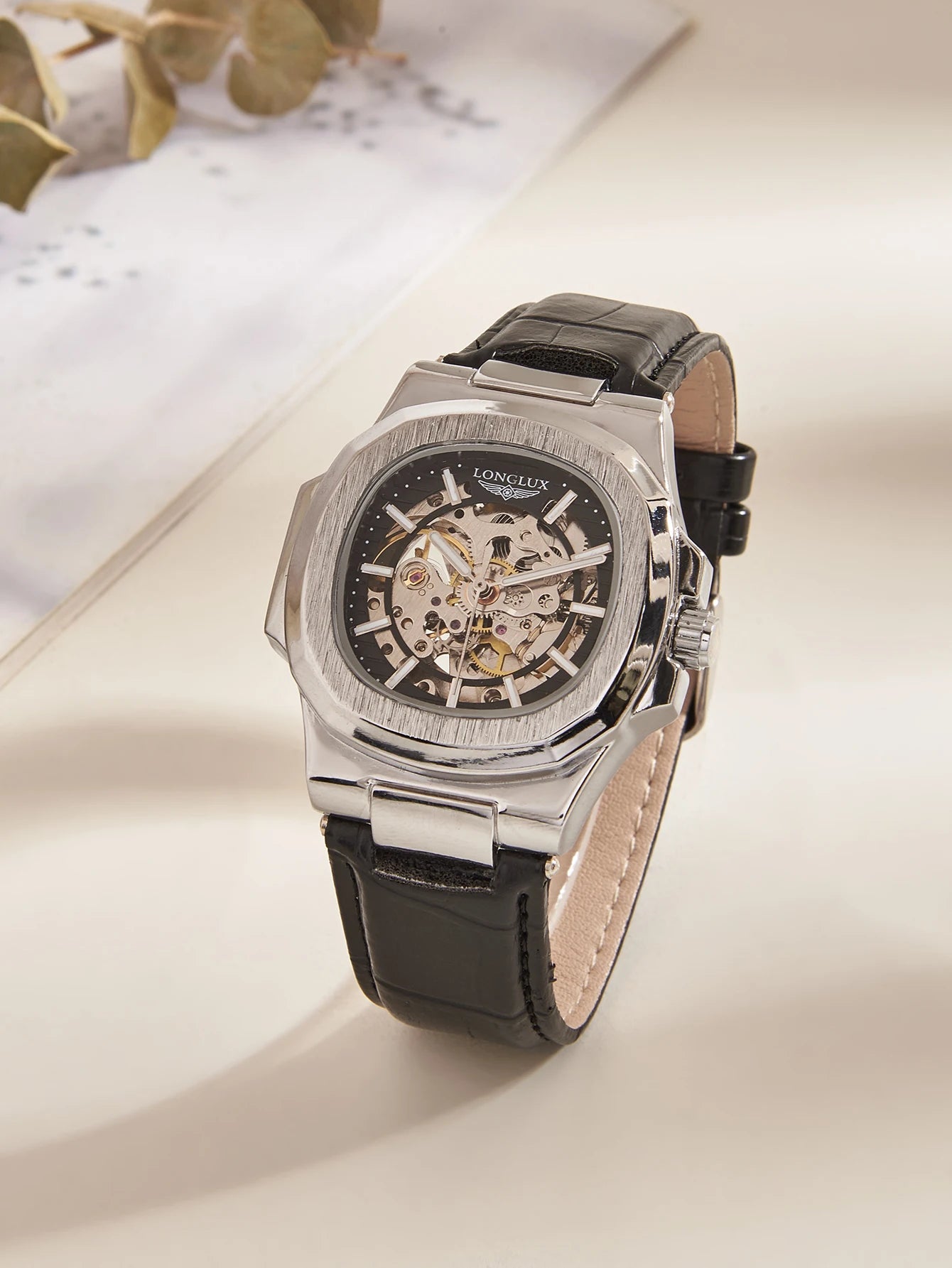 Simple Leather Strap Timepiece